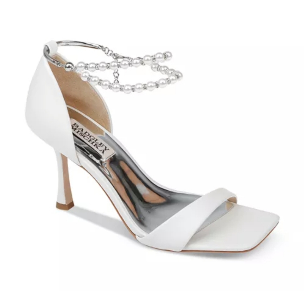 Badgley Mischka Loretta White Women's Heels with Pearl Detailing Size 7